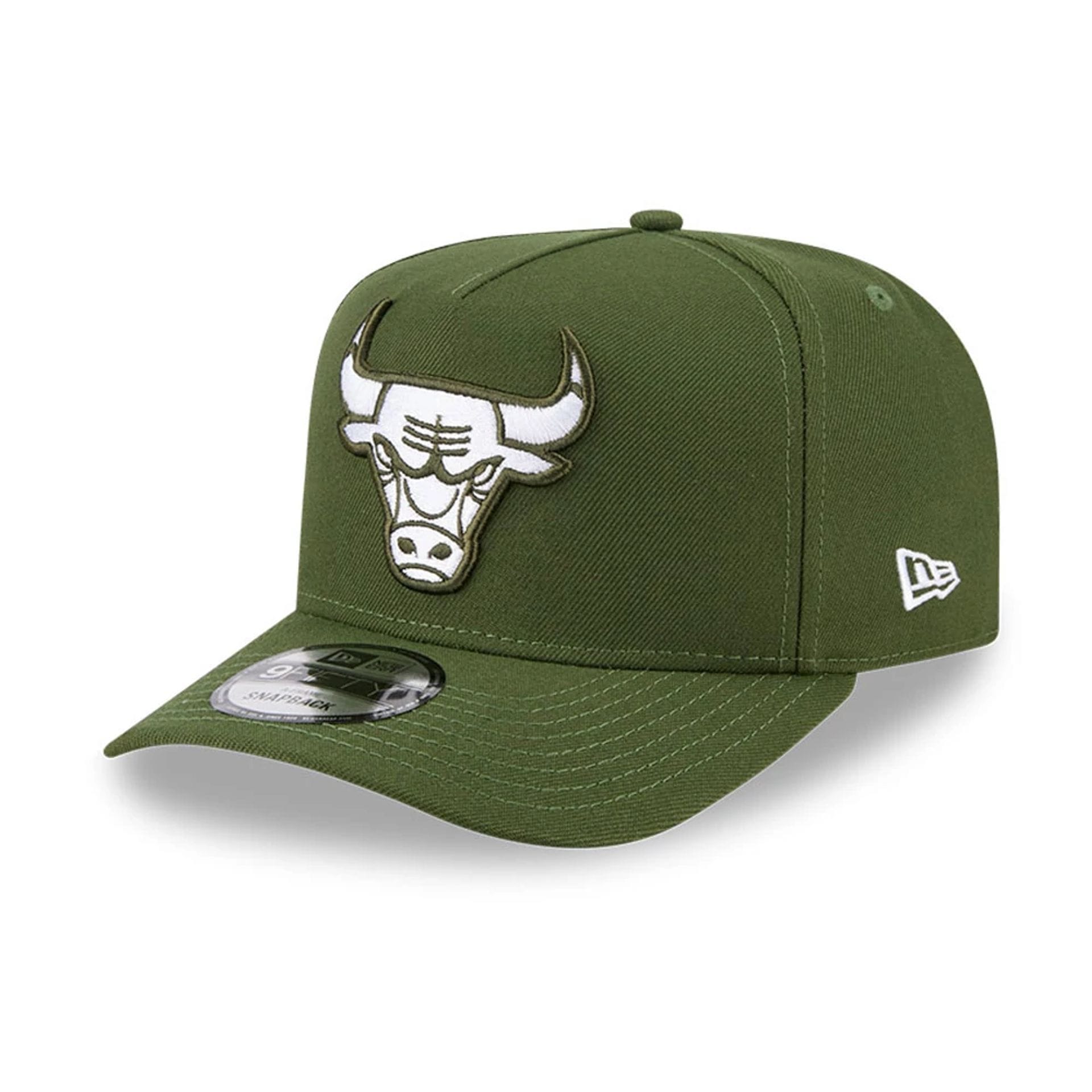 Pictured is this NBA Rifle Green Chicago Bulls 9FIFTY A-Frame Snapback cap in dark green. 1