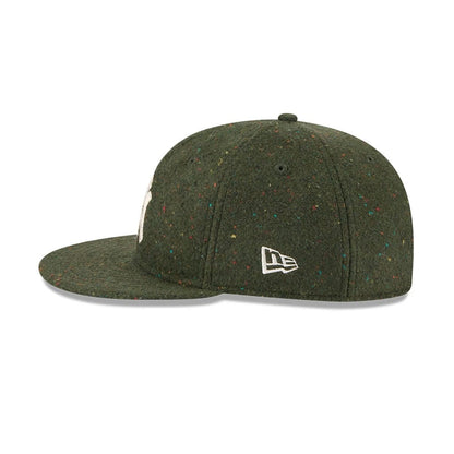Pictured is this MLB Speckled Wool New York Yankees Retro Crown 9FIFTY cap in open green. 6
