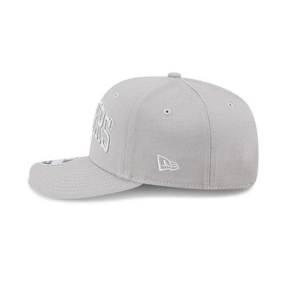 Pictured is this NFL Script Las Vegas Raiders 9SEVENTY Stretch Snap cap in grey. 4