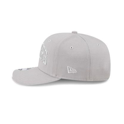 Pictured is this NFL Script Las Vegas Raiders 9SEVENTY Stretch Snap cap in grey. 4