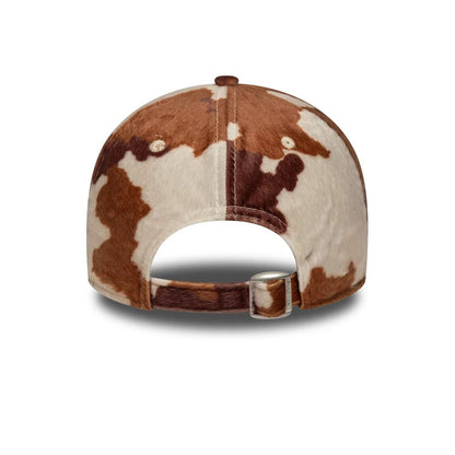This is a New York Yankees Animal Print Brown 9TWENTY Adjustable Cap 6