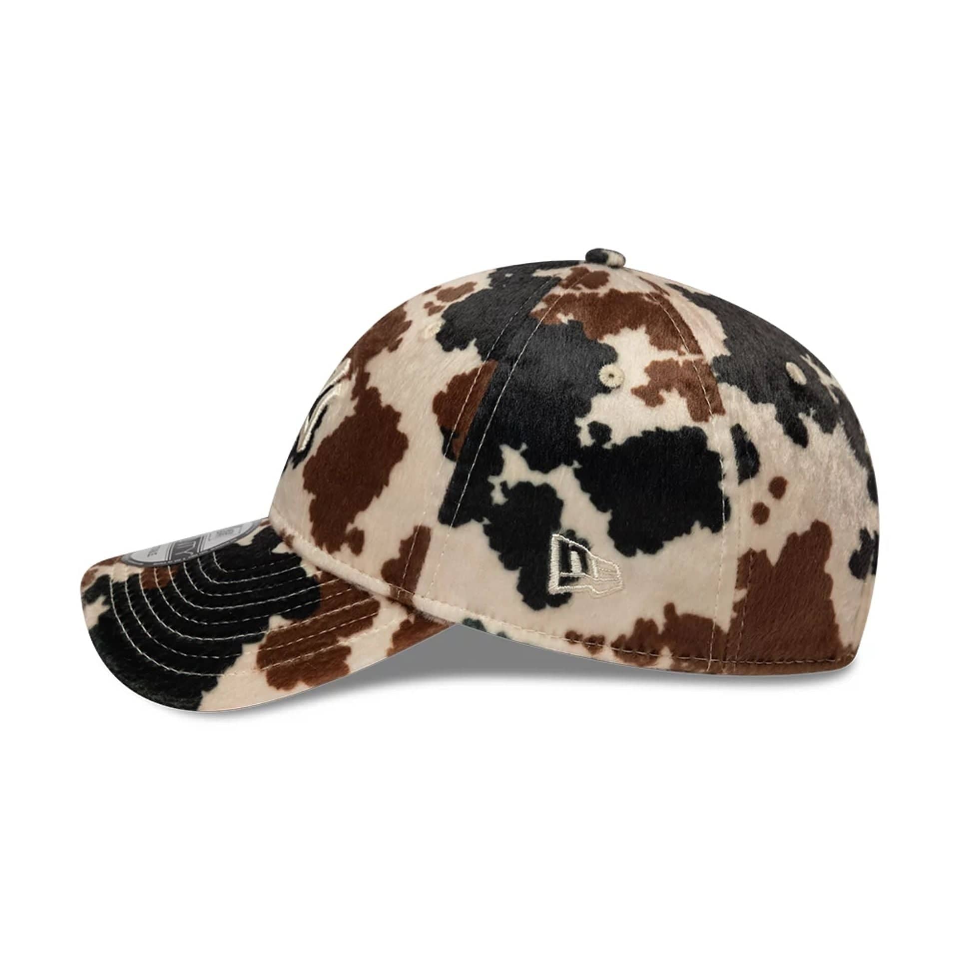 This is a New York Yankees Animal Print Beige 9TWENTY Adjustable Cap 6