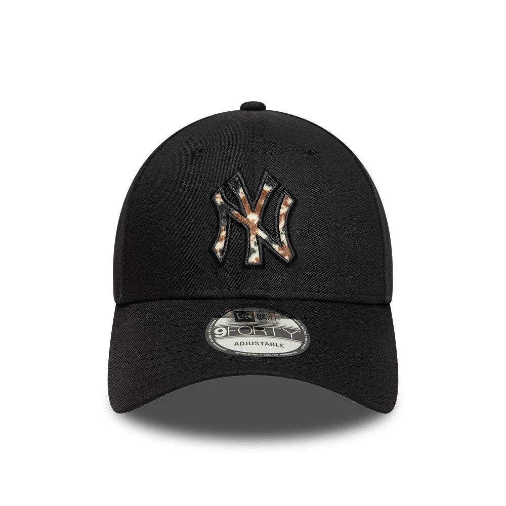 This is a New York Yankees Animal Print Black 9FORTY Adjustable Cap 2