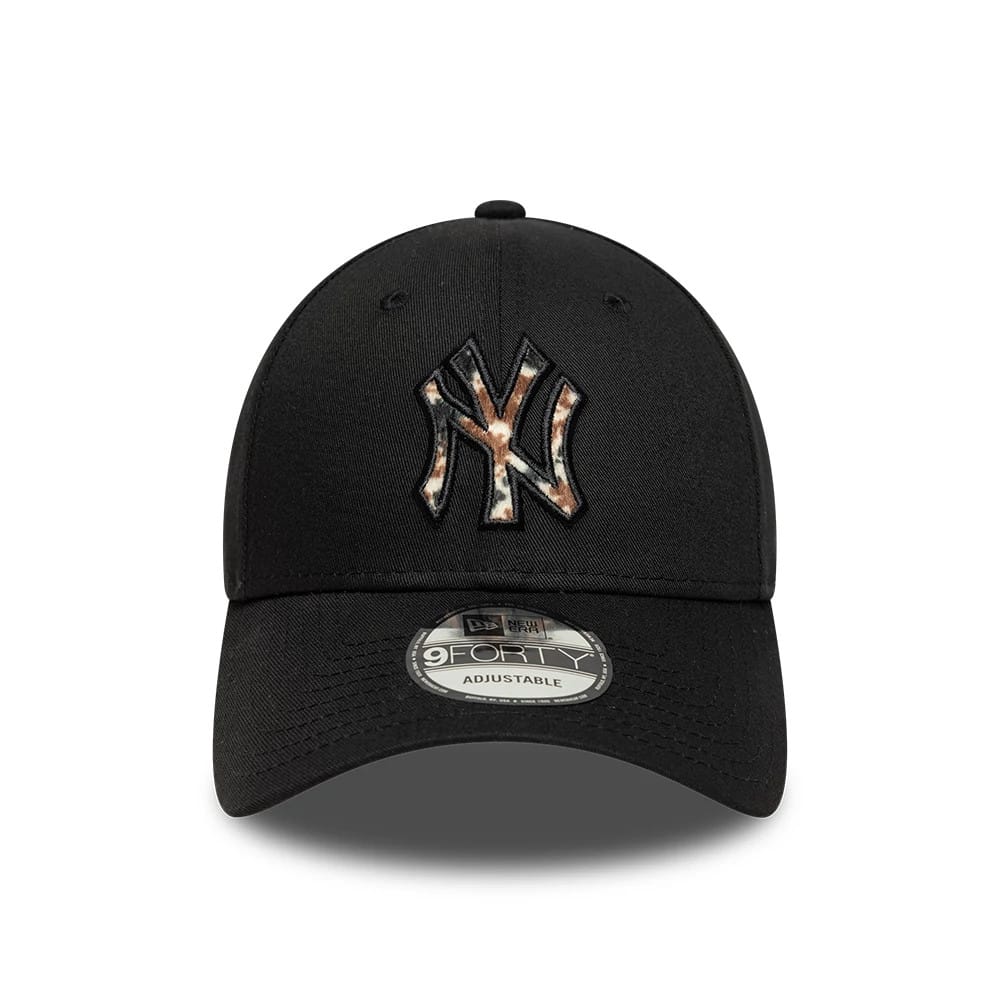 This is a New York Yankees Animal Print Black 9FORTY Adjustable Cap 2
