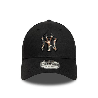 This is a New York Yankees Animal Print Black 9FORTY Adjustable Cap 2
