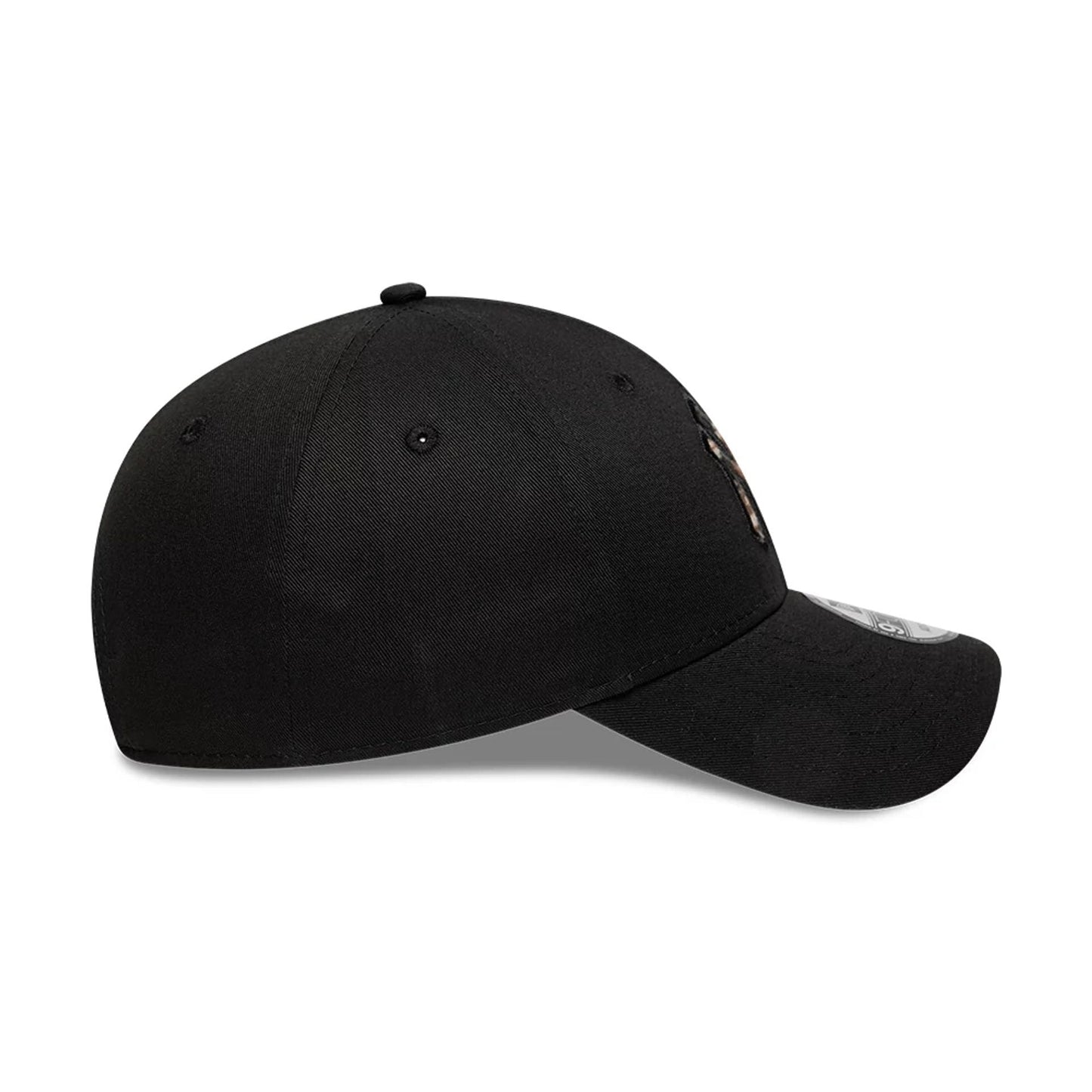 This is a New York Yankees Animal Print Black 9FORTY Adjustable Cap 5