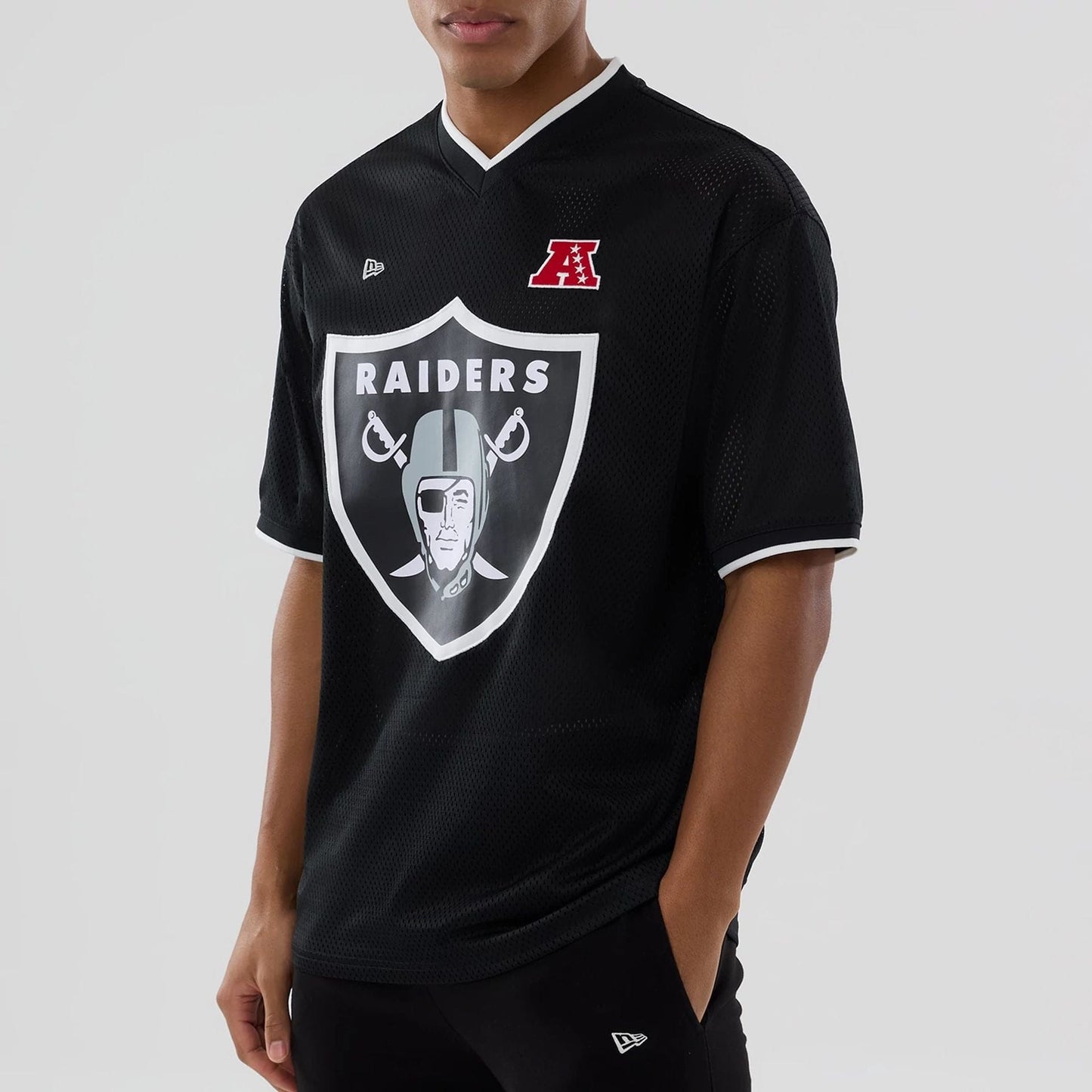 The model is wearing this NFL Mesh Las Vegas Raiders Oversized T-Shirt in black. 5