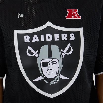 The model is wearing this NFL Mesh Las Vegas Raiders Oversized T-Shirt in black. 4