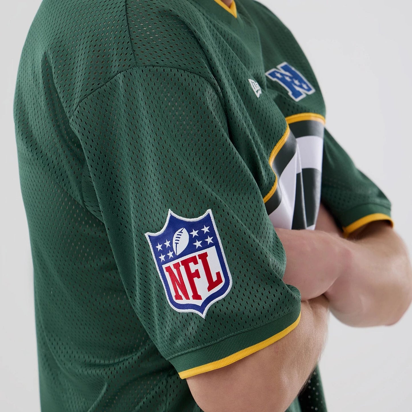The model is wearing this NFL Mesh Green Bay Packers Oversized T-Shirt in dark green. 3