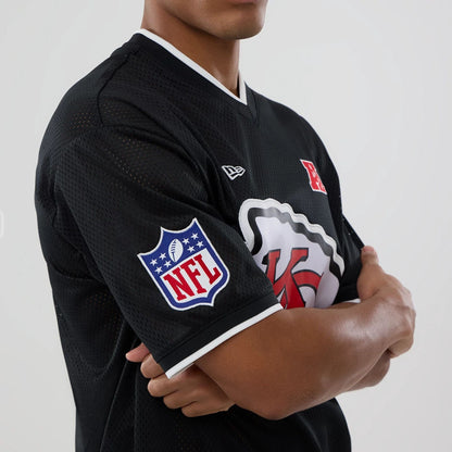 The model is wearing this NFL Mesh Kansas City Chiefs Oversized T-Shirt in black. 5