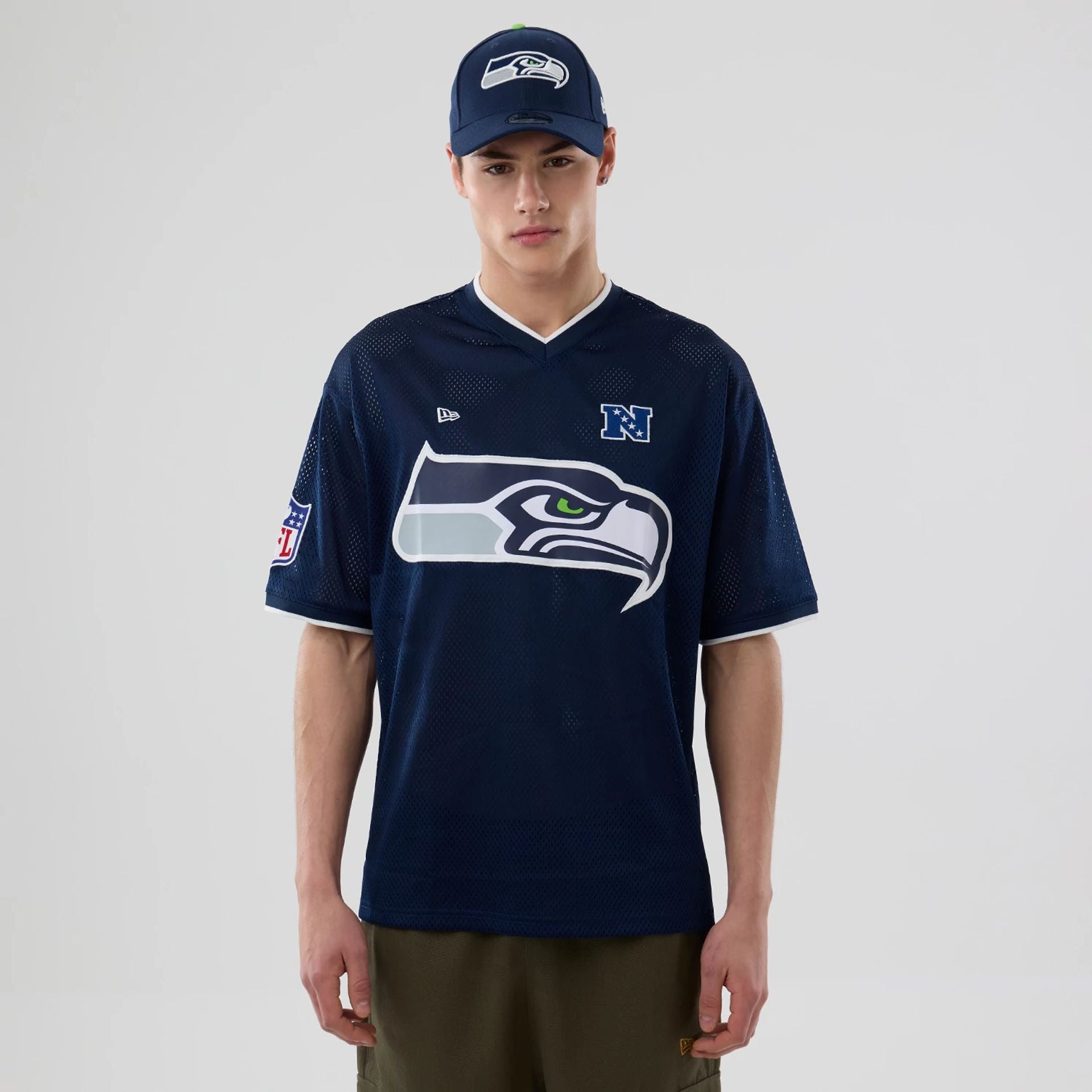 The model is wearing this NFL Mesh Seattle Seahawks Oversized T-Shirt in Navy. 1