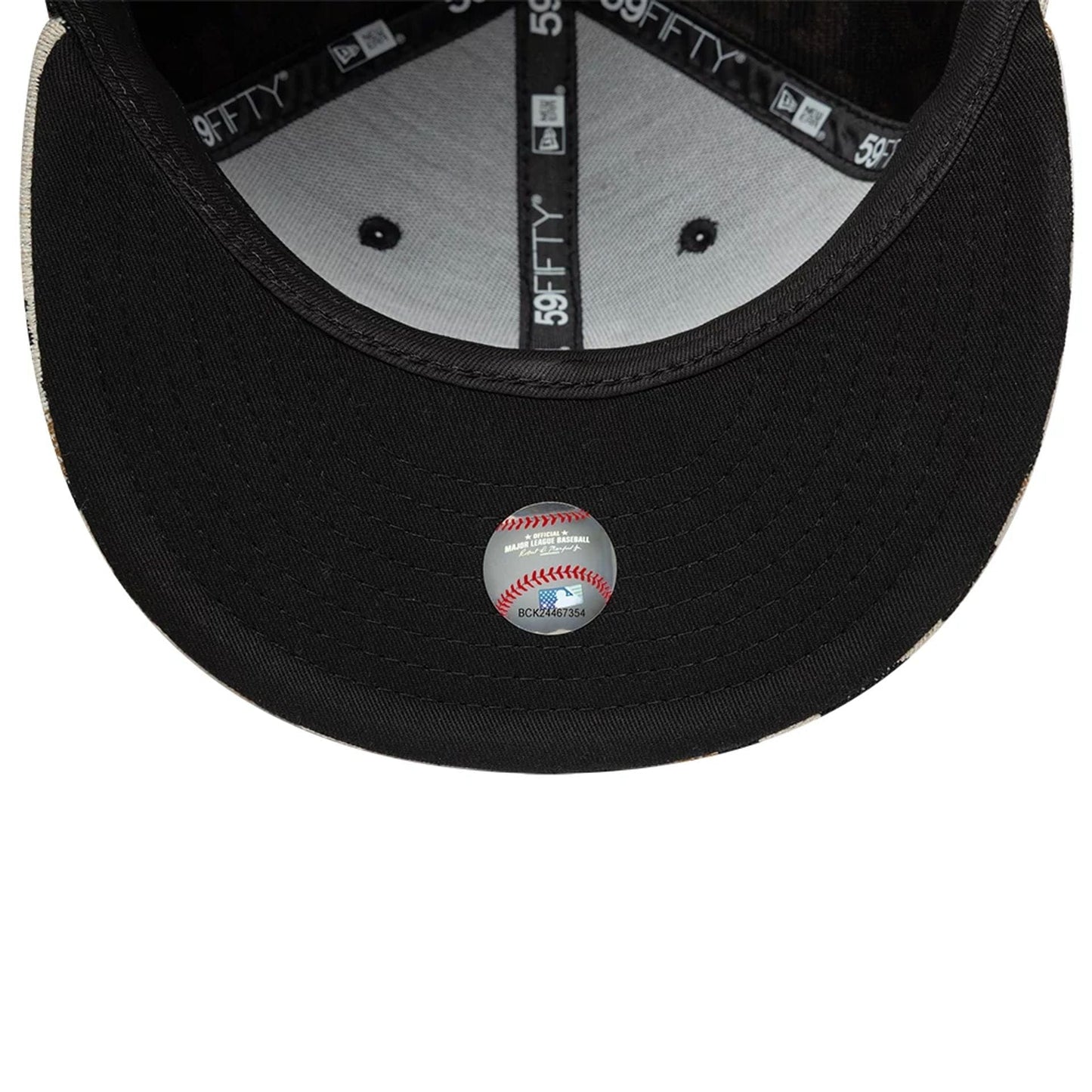 Pictured is this MLB Leopard LA Dodgers 59FIFTY Fitted cap in black. 2