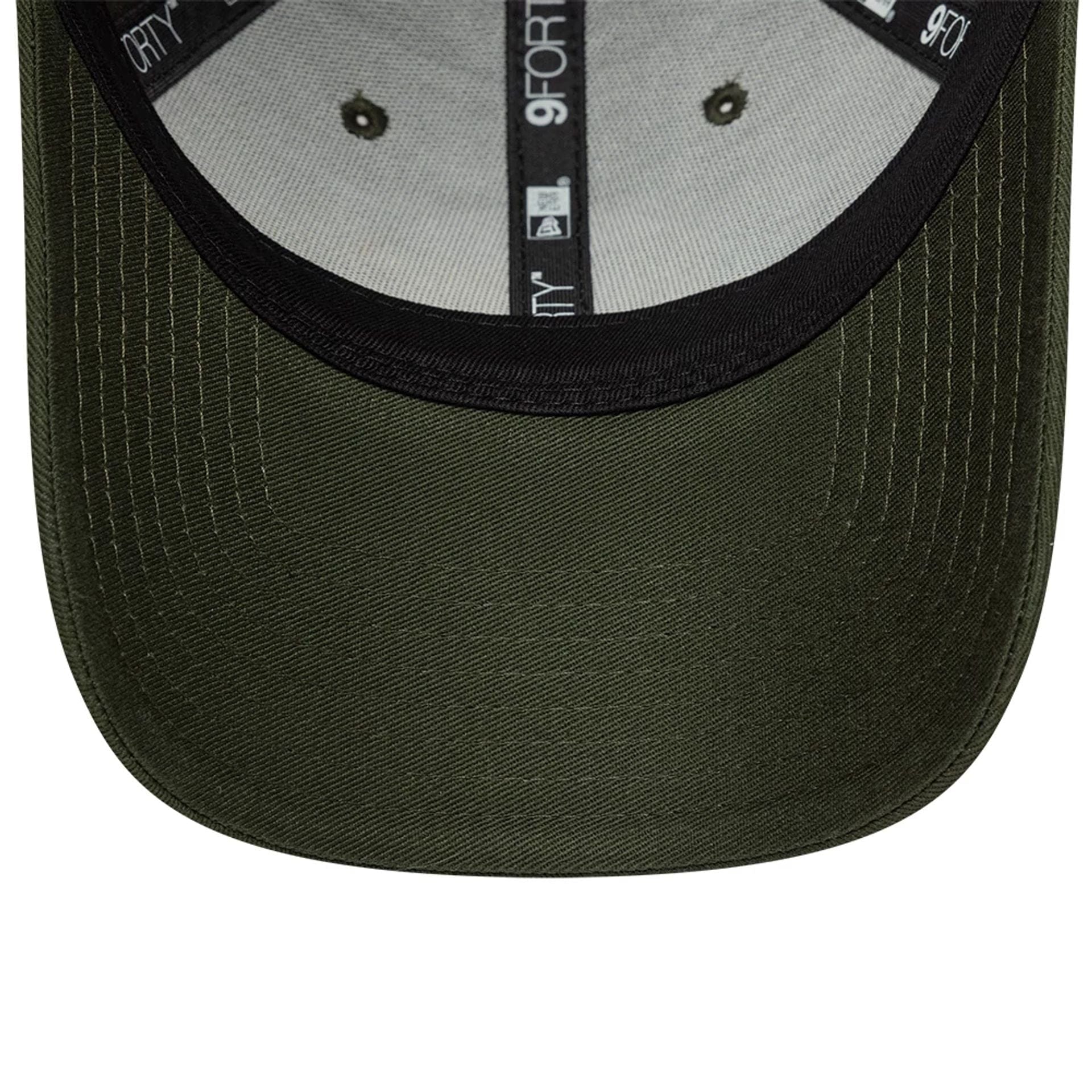 Pictured is this Paris Saint Germain 9FORTY cap in dark green. 5