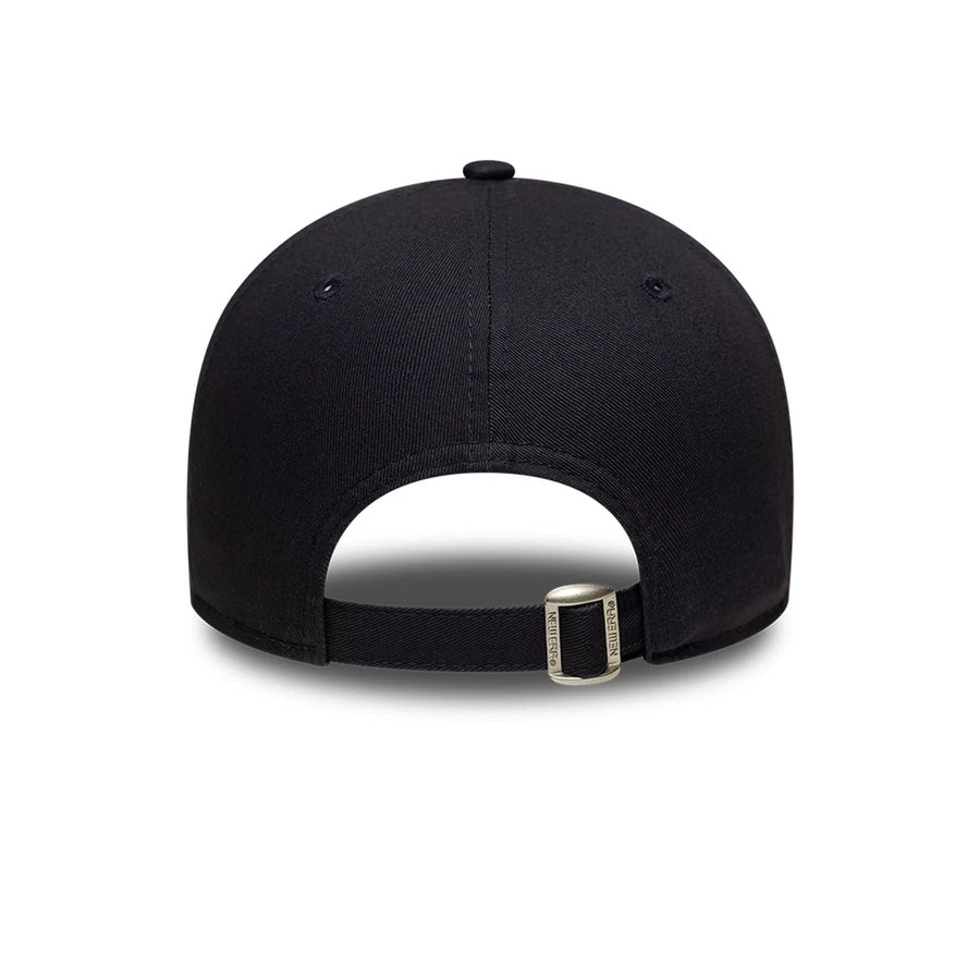 Pictured is this Core Retro Chelsea FC 9FORTY cap in navy. 6