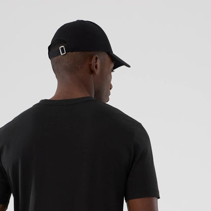 The model is wearing this NBA Hardwood Classic Philadelphia 76ers T-Shirt in black. 6