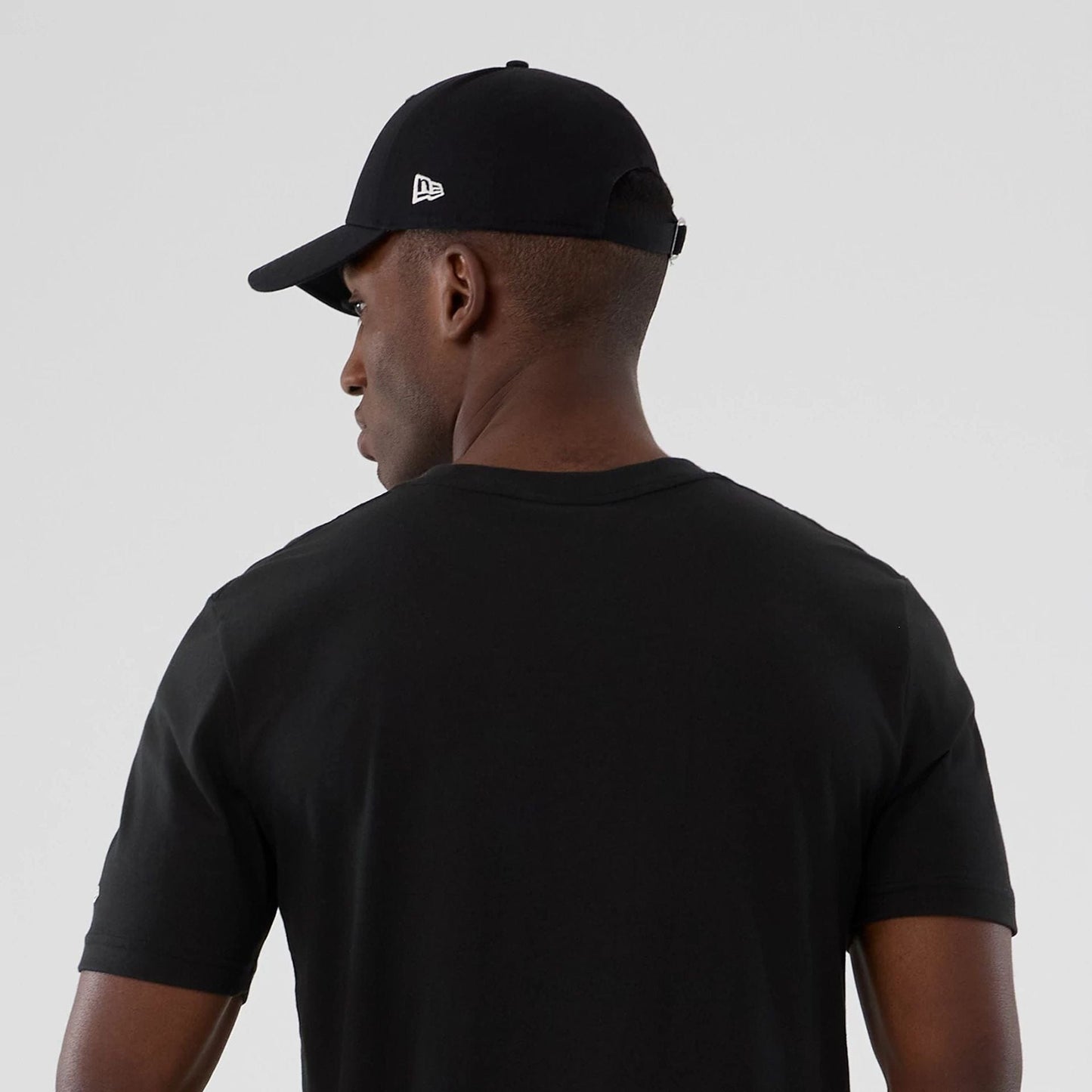 The model is wearing this NBA Hardwood Classic Denver Nuggets T-Shirt in black. 6