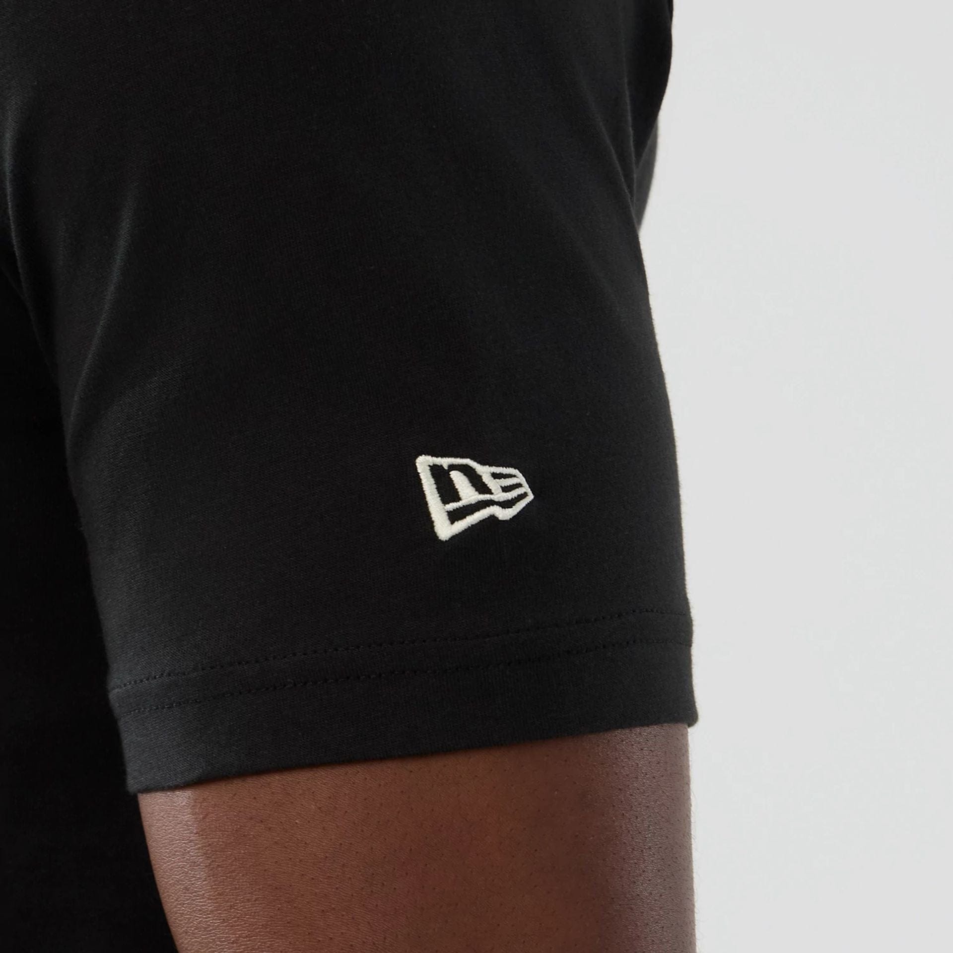 The model is wearing this NBA Hardwood Classic Dallas Mavericks T-Shirt in black. 4