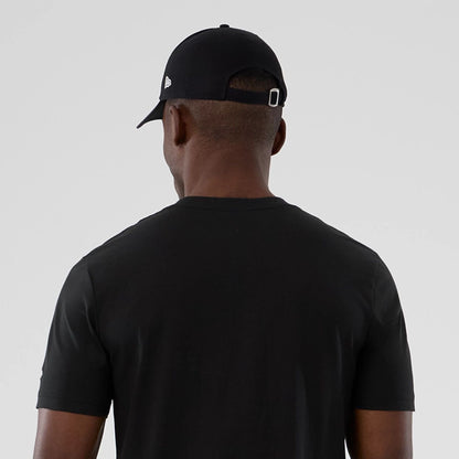 The model is wearing this NBA Hardwood Classic Atlanta Hawks T-Shirt in black. 6