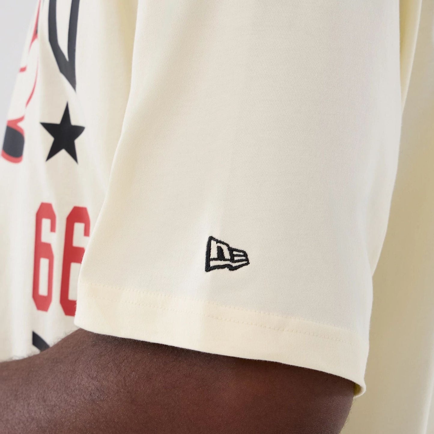 The model is wearing this NBA Hardwood Classic Chicago Bulls T-Shirt in cream. 4