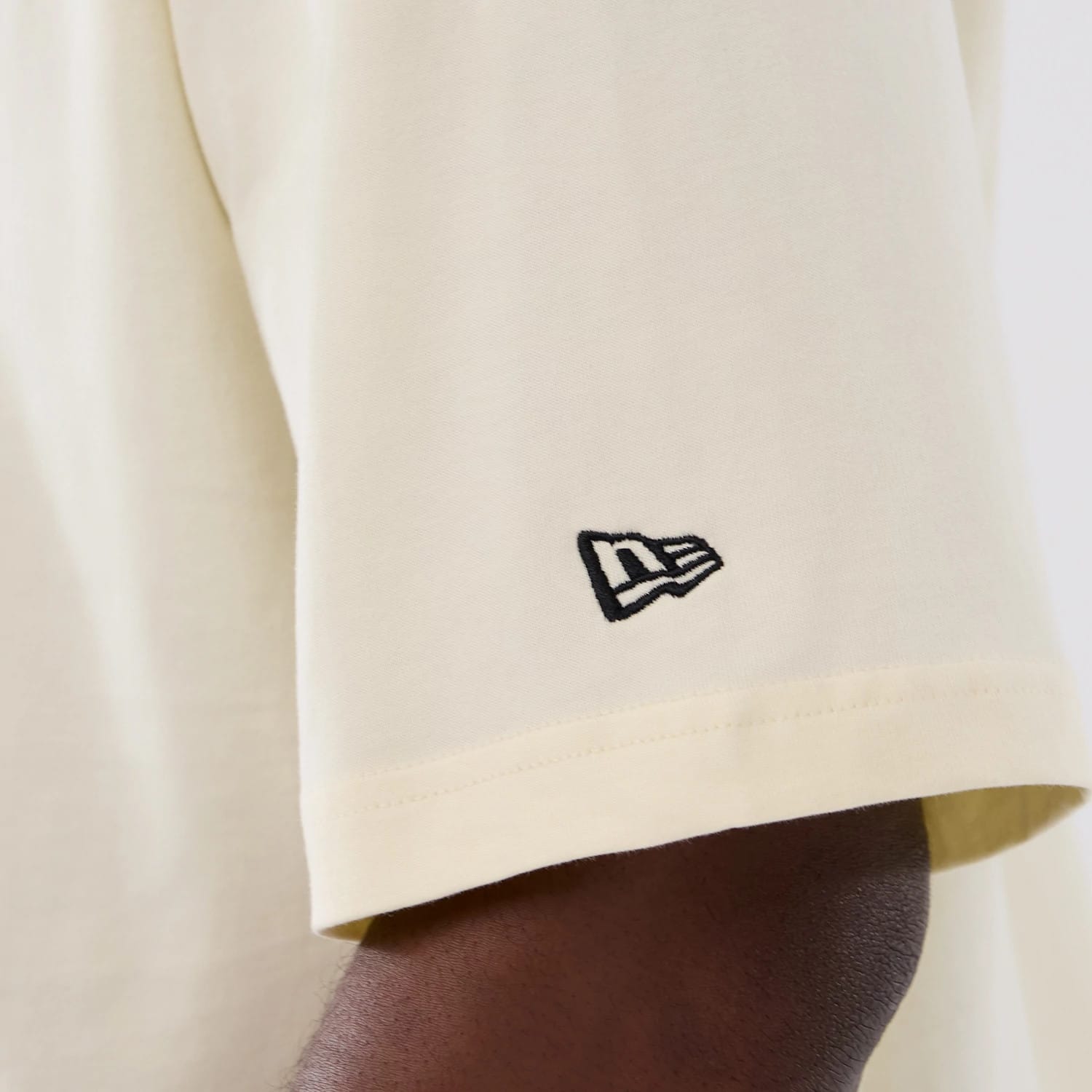 The model is wearing this NBA Hardwood Classic Denver Nuggets T-Shirt in white. 4