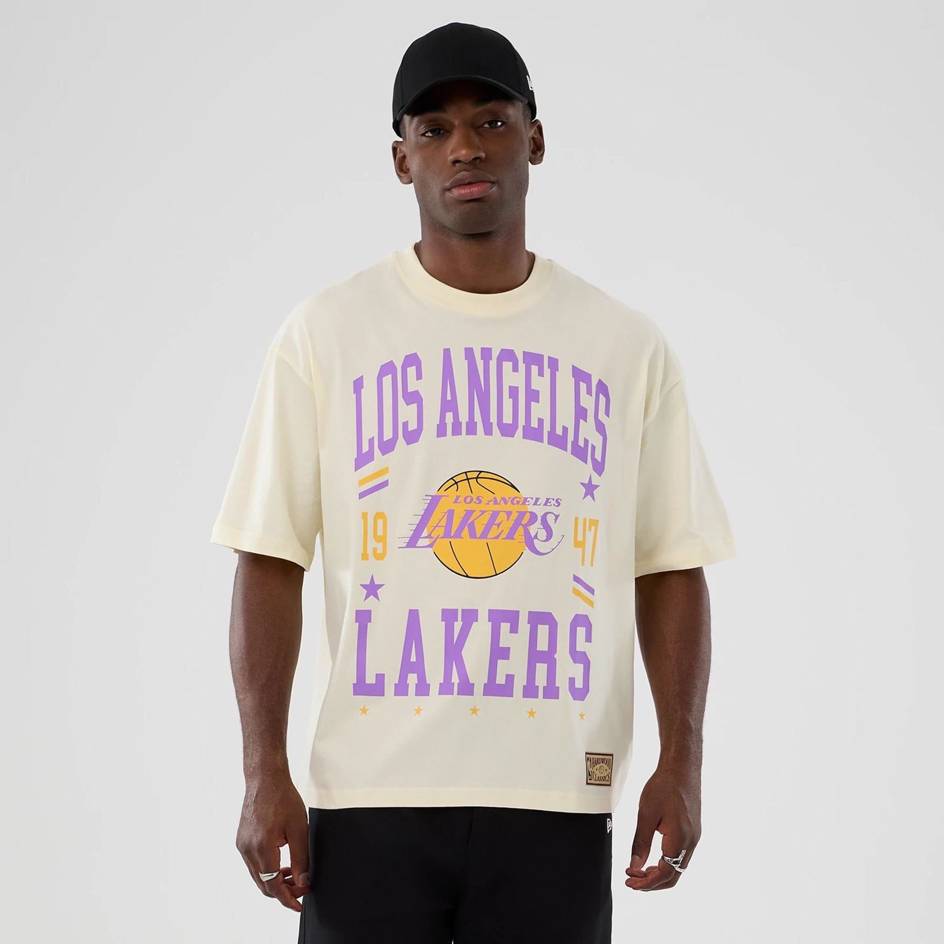 The model is wearing this NBA Hardwood Classic LA Lakers T-Shirt in cream. 1