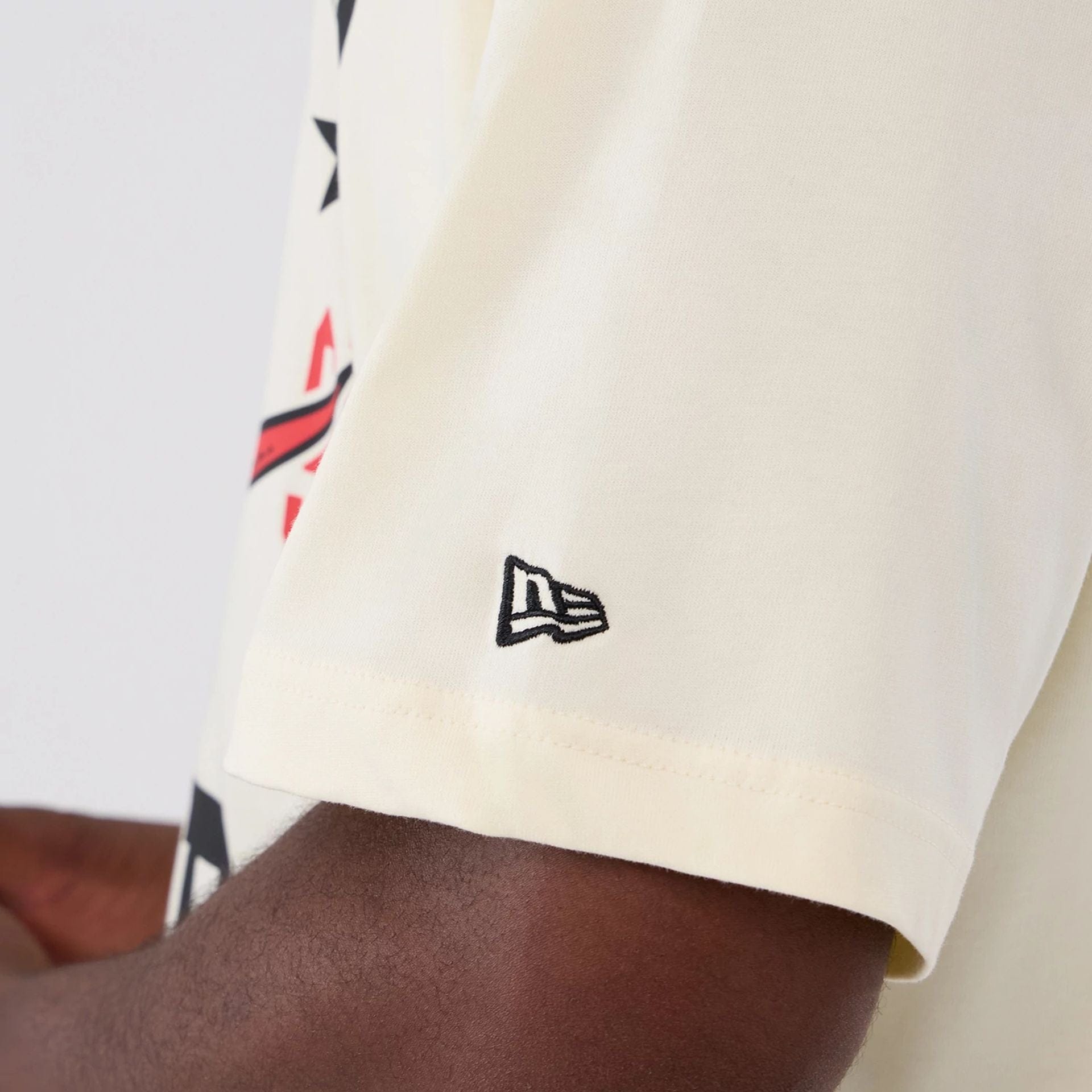 The model is wearing this NBA Hardwood Classic Toronto Raptors T-Shirt in Cream . 4