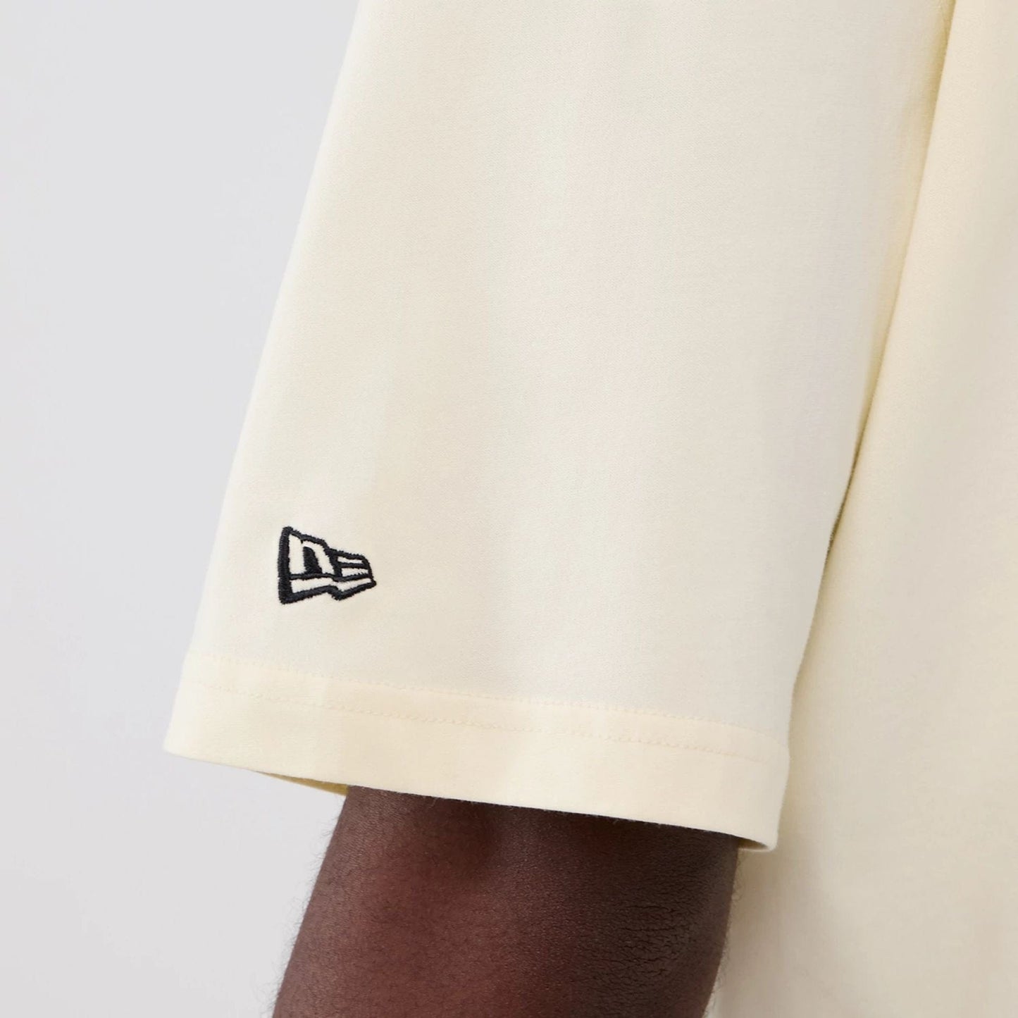 The model is wearing this NBA Hardwood Classic San Antonio Spurs T-Shirt in Cream . 4