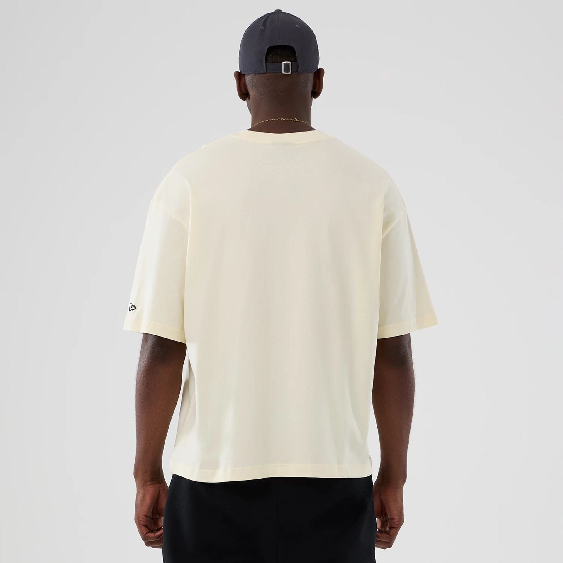 The model is wearing this NBA Hardwood Classic San Antonio Spurs T-Shirt in Cream . 2