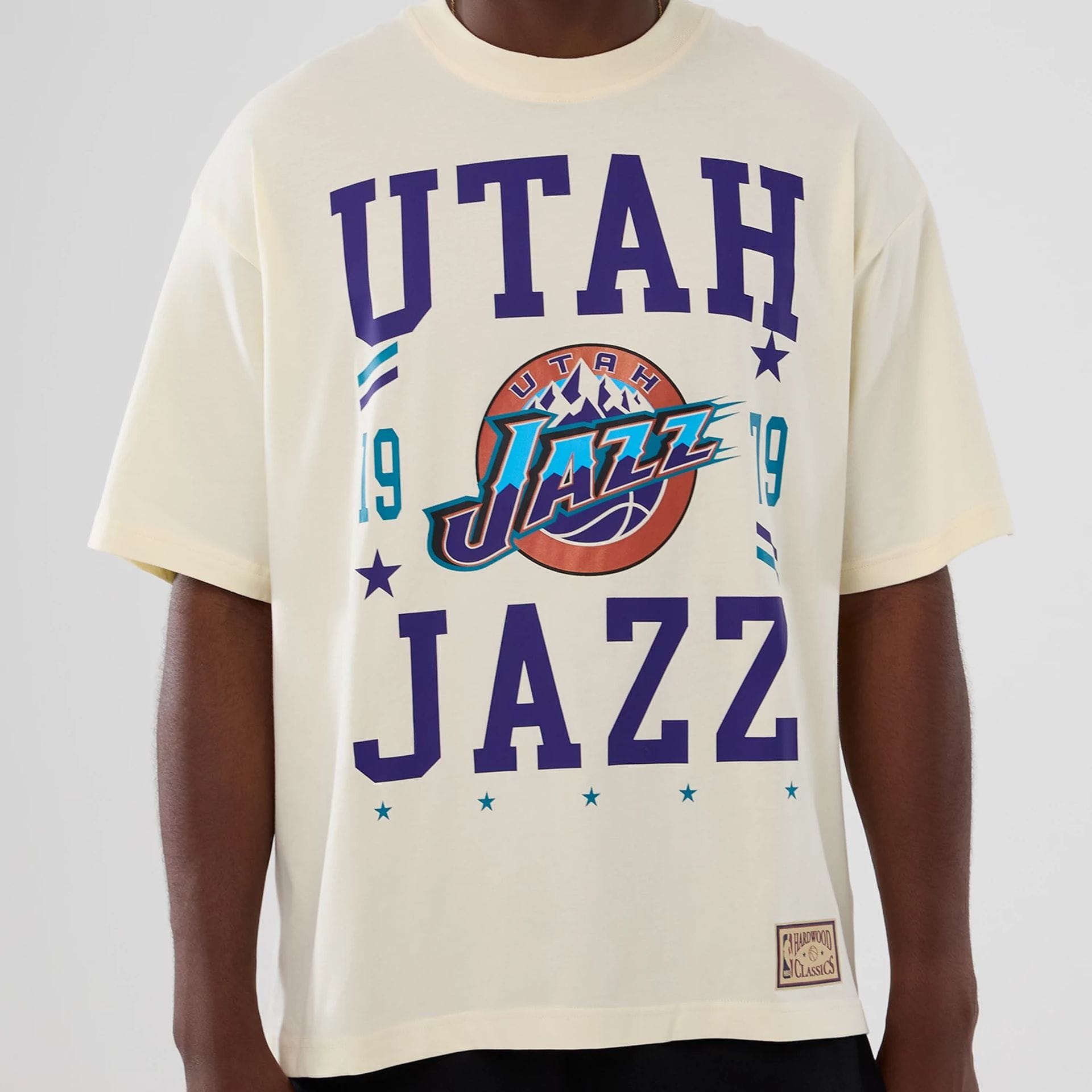 The model is wearing this NBA Hardwood Classic Utah Jazz T-Shirt in Cream. 3