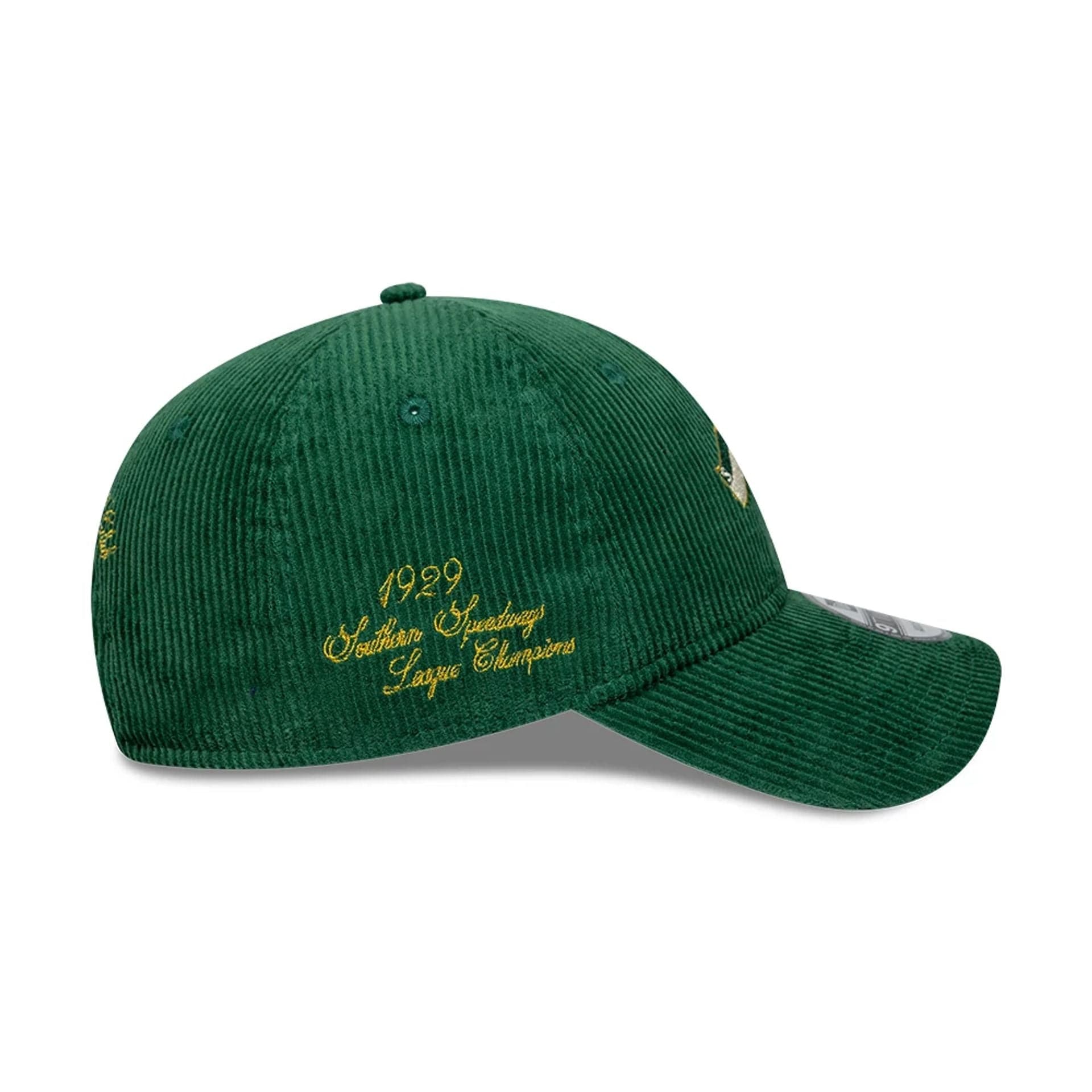 Pictured is this Speedway Chelsea FC 9TWENTY cap in dark green. 5