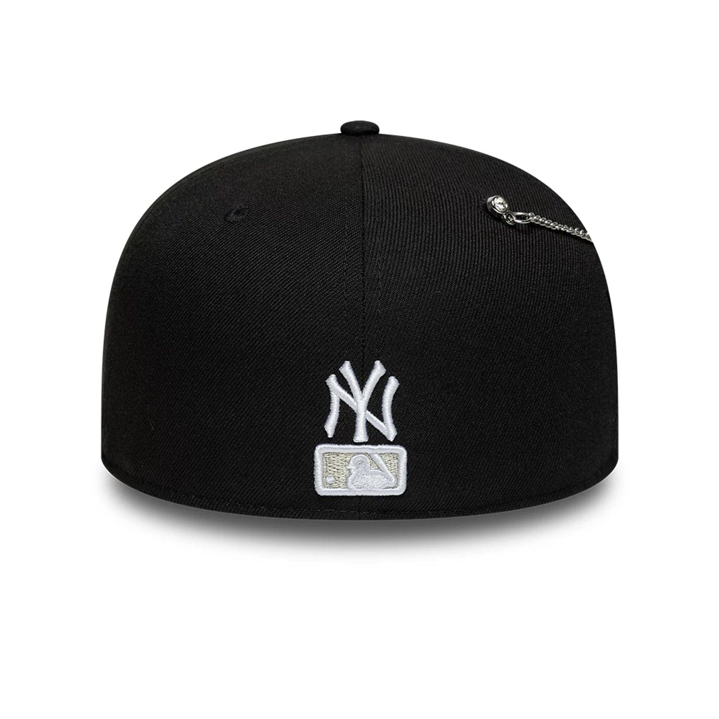 Pictured is this MLB Snow Icon New York Yankees 59FIFTY Fitted cap in black. 6