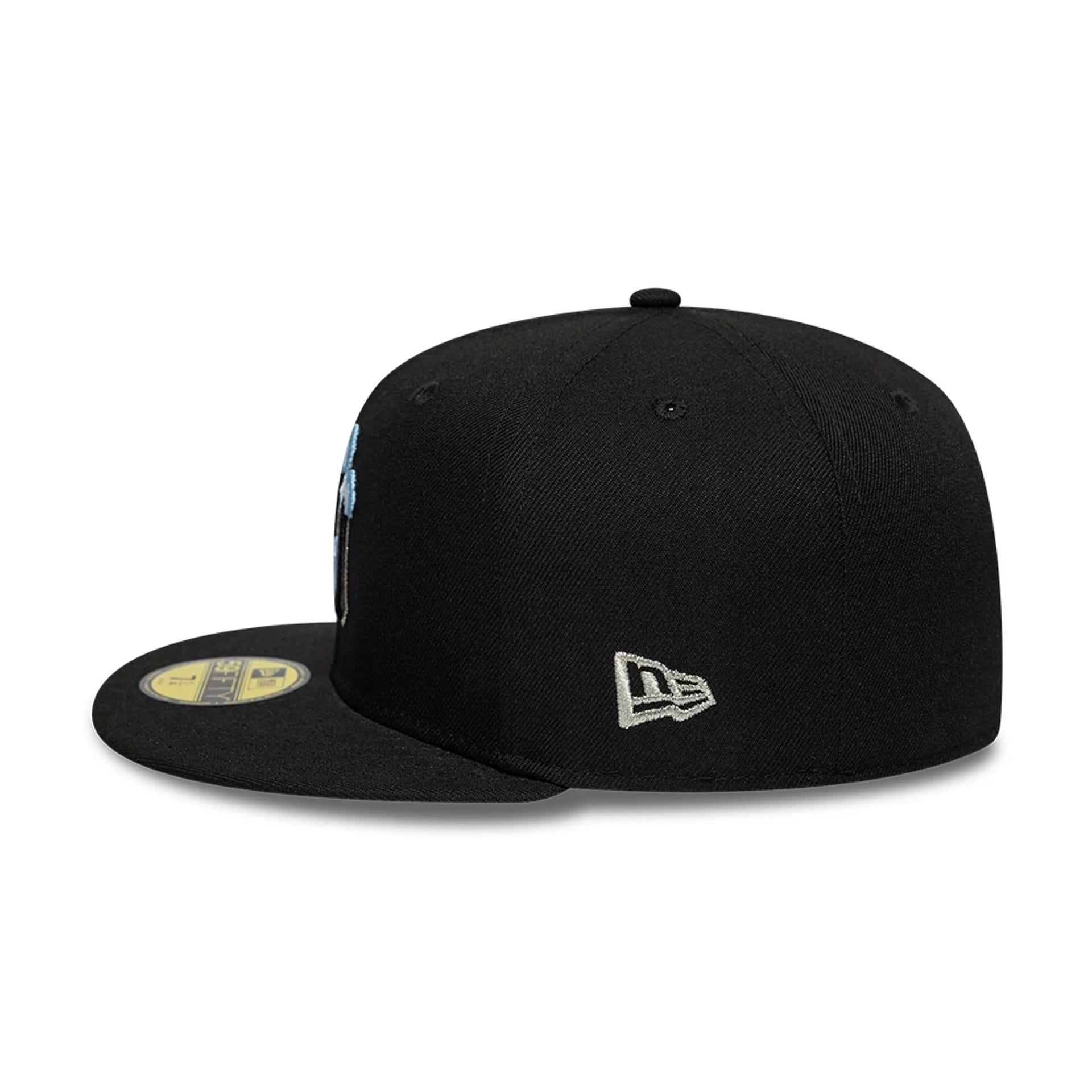 Pictured is this MLB Snow Icon New York Yankees 59FIFTY Fitted cap in black. 5