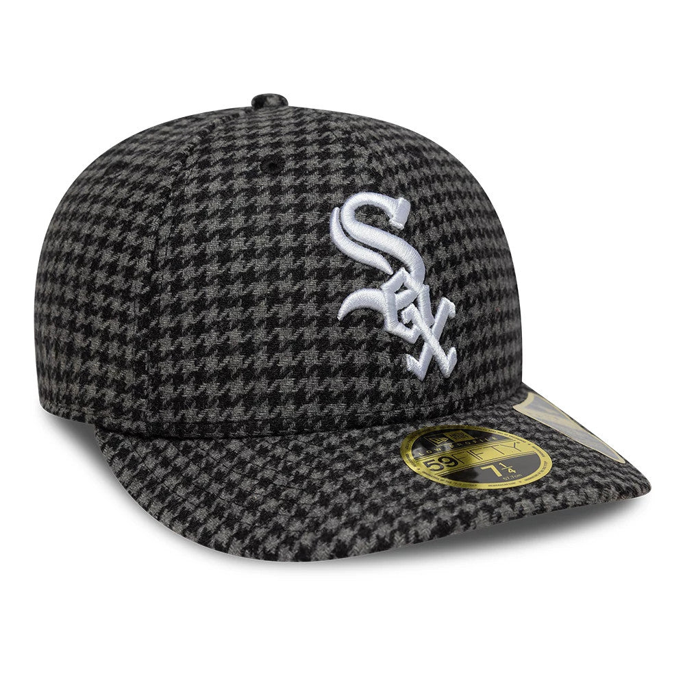 Chicago White Sox MLB Houndstooth Black Low Profile New Era 59FIFTY Fitted Cap, three-quarter view with a raised white embroidered Sox logo on the front panel, houndstooth pattern and a gold 59FIFTY size sticker on the curved visor.
