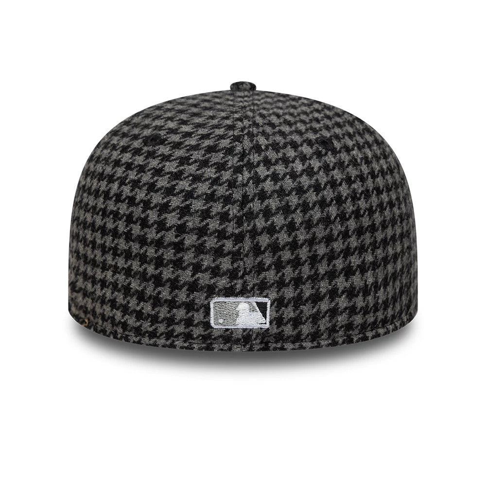 Pictured is this MLB Houndstooth Chicago White Sox Low Profile 59FIFTY Fitted cap in black. 6
