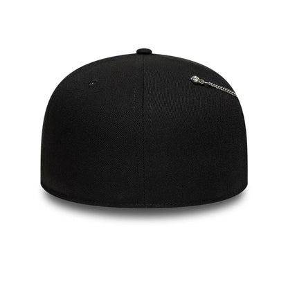 Pictured is this New Era Snow Icon 59FIFTY Fitted cap in black. 5