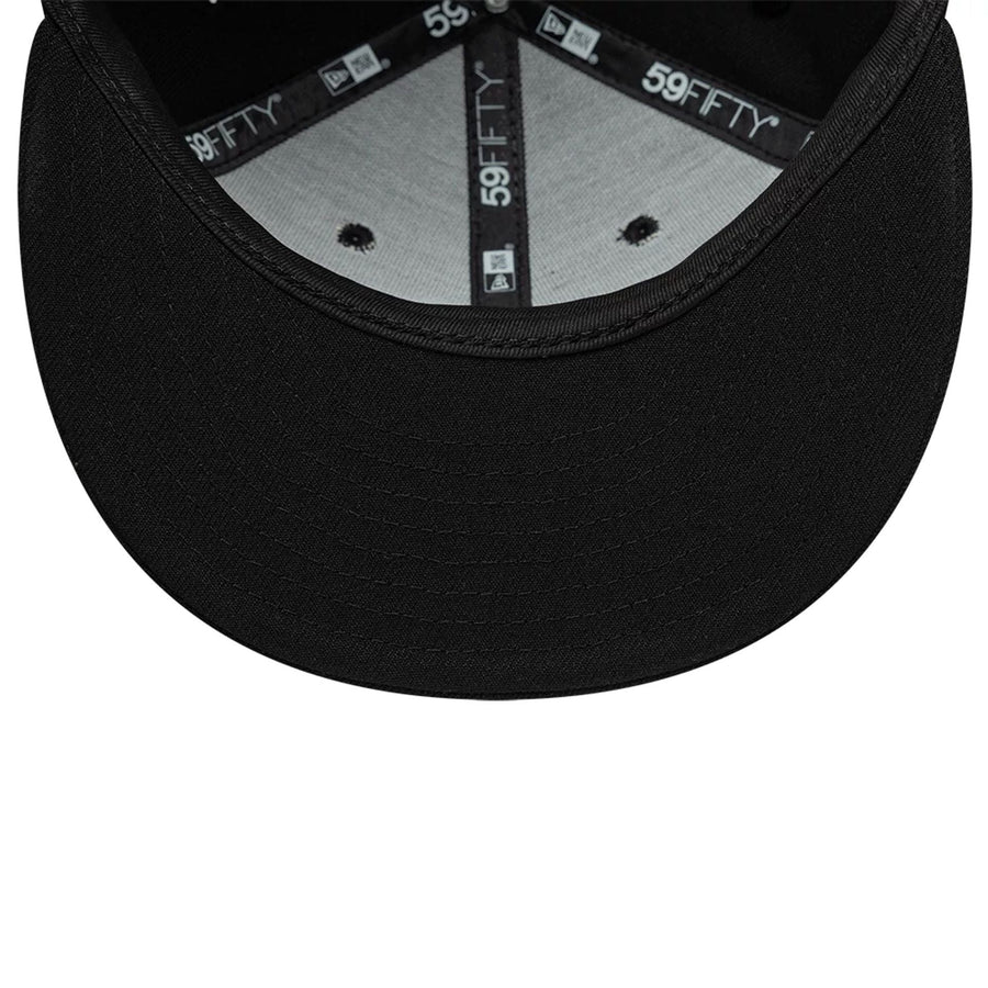 Pictured is this New Era Snow Icon 59FIFTY Fitted cap in black. 7