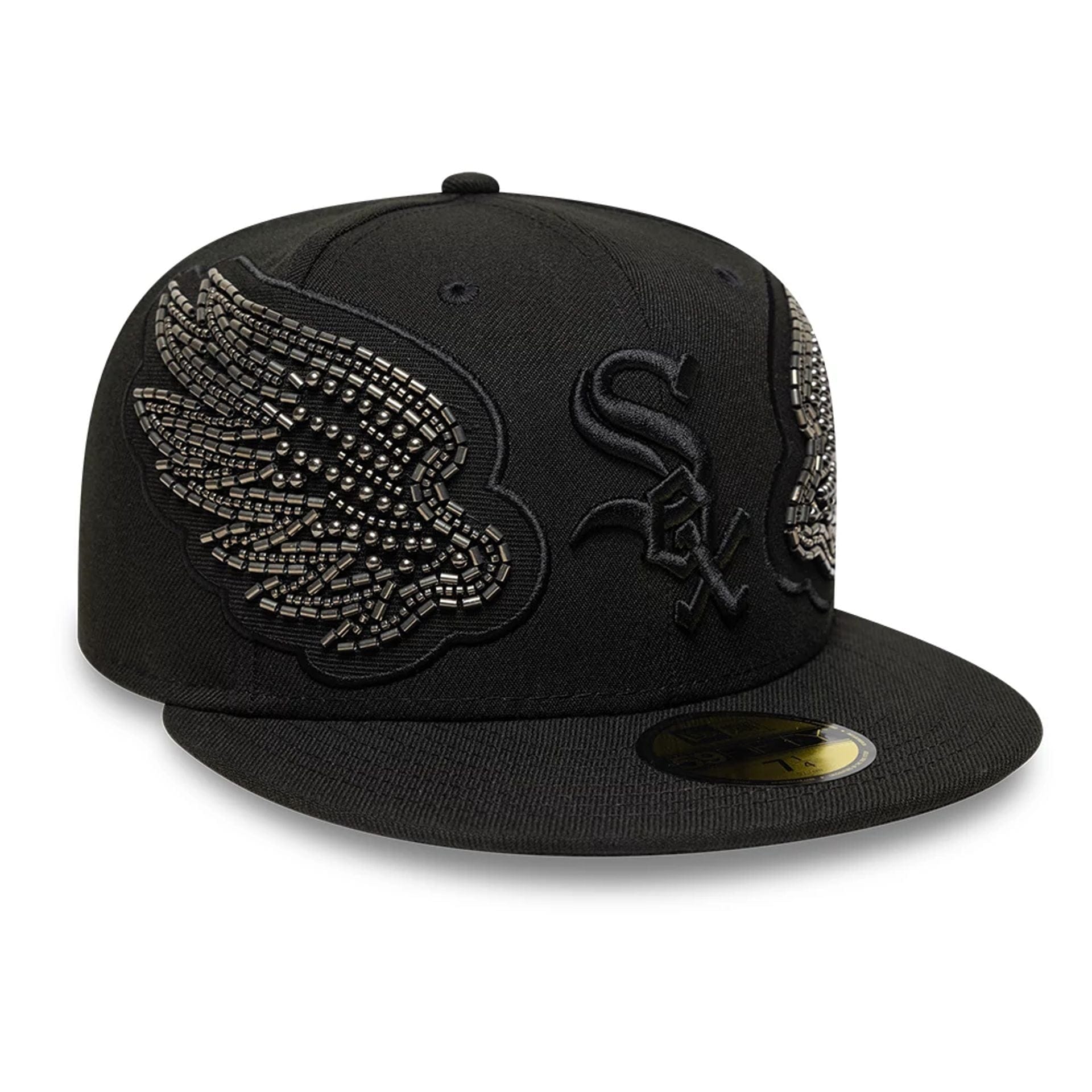 Pictured is this MLB Beaded Wings Chicago White Sox 59FIFTY Fitted cap in black. 3