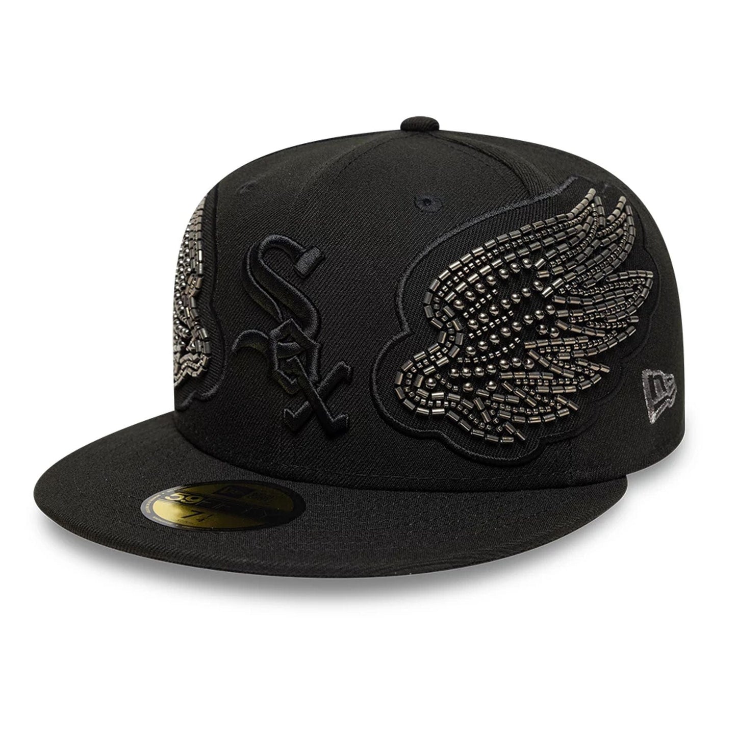 Pictured is this MLB Beaded Wings Chicago White Sox 59FIFTY Fitted cap in black. 1