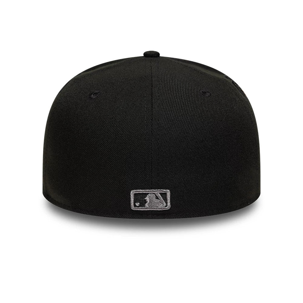 Pictured is this MLB Beaded Wings Chicago White Sox 59FIFTY Fitted cap in black. 6