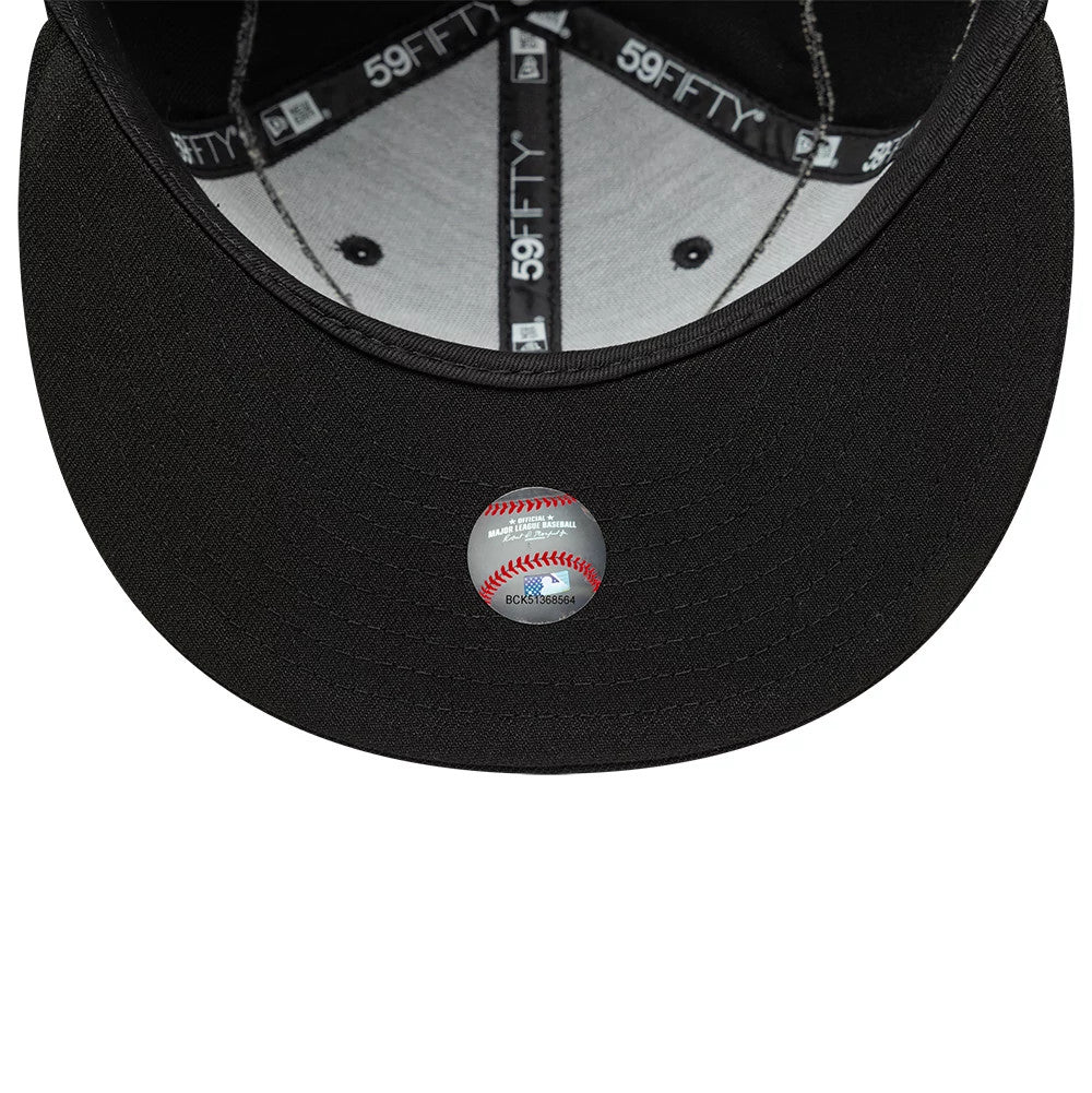 Pictured is this MLB Beaded Wings Chicago White Sox 59FIFTY Fitted cap in black. 7
