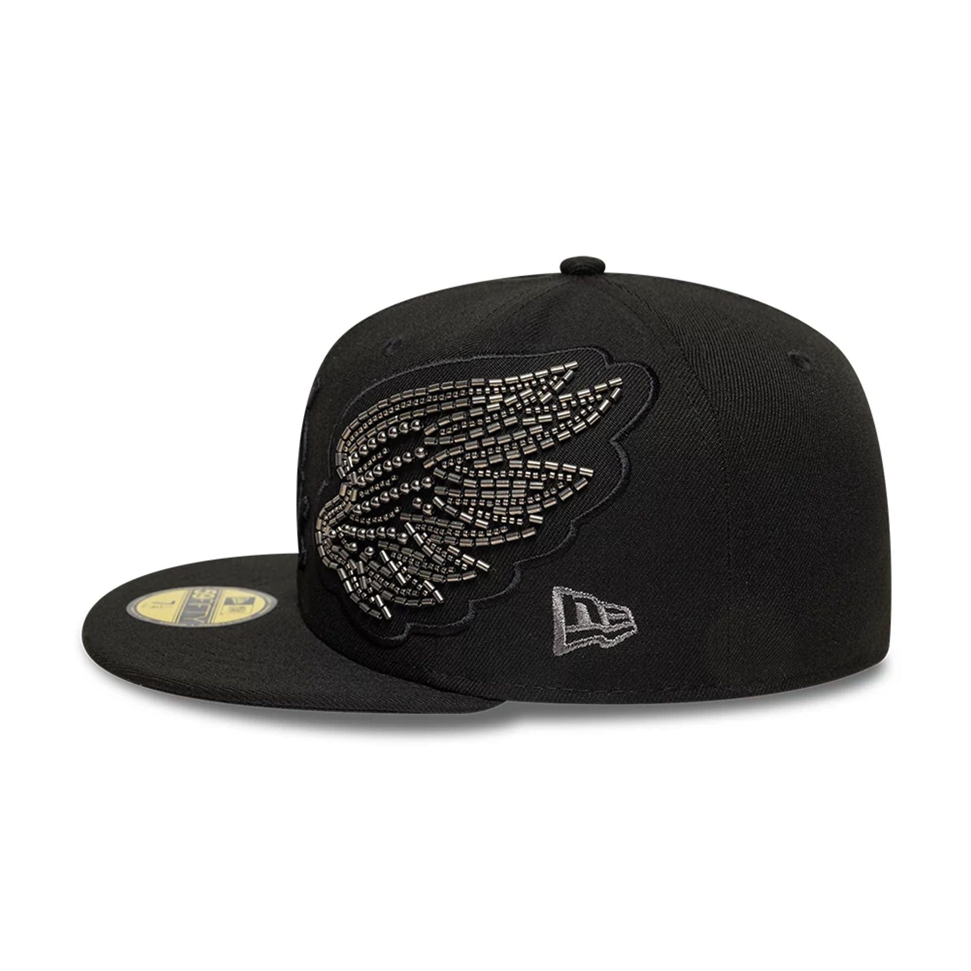Pictured is this MLB Beaded Wings Chicago White Sox 59FIFTY Fitted cap in black. 4