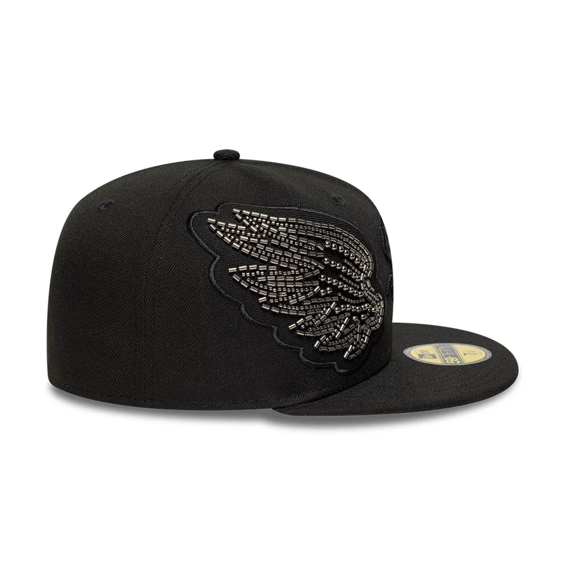 Pictured is this MLB Beaded Wings Chicago White Sox 59FIFTY Fitted cap in black. 5