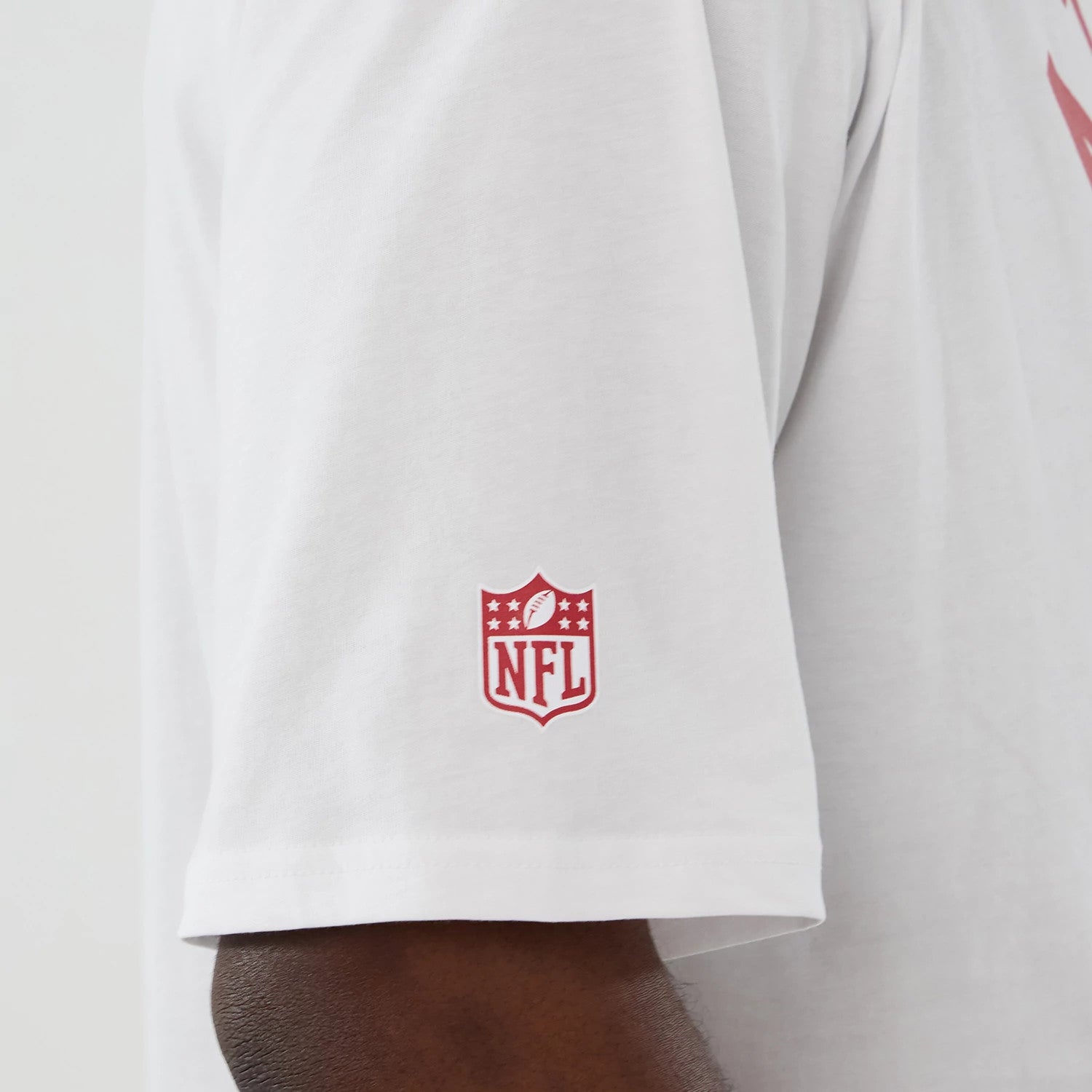 The Male model is wearing Atlanta Falcons NFL International Series Games 2025 White Oversized T-Shirt 4