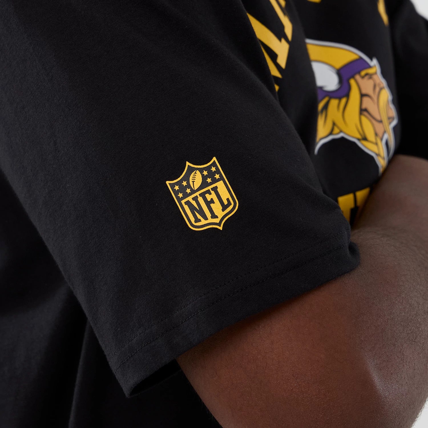 The Male model is wearing Minnesota Vikings NFL International Series Games 2025 Black Oversized T-Shirt 5