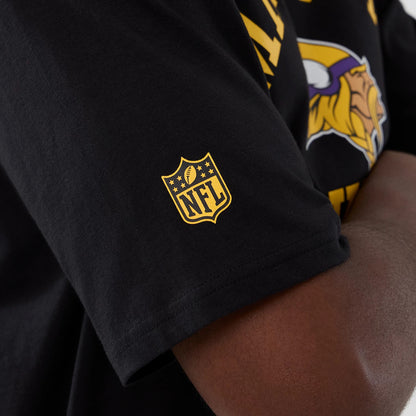 The Male model is wearing Minnesota Vikings NFL International Series Games 2025 Black Oversized T-Shirt 5