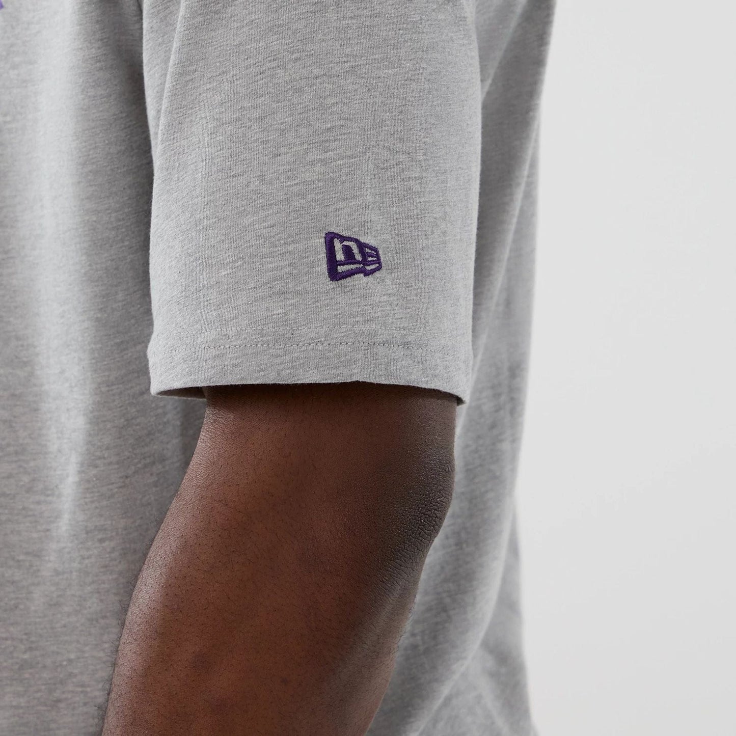 The Male model is wearing Minnesota Vikings NFL International Series Games 2025 Grey Oversized T-Shirt  6