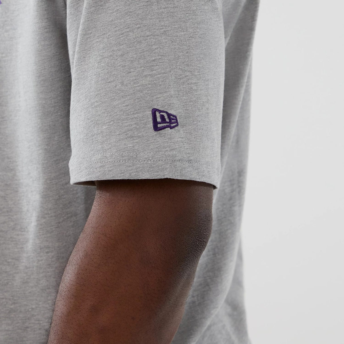 The Male model is wearing Minnesota Vikings NFL International Series Games 2025 Dublin Grey Oversized T-Shirt 6