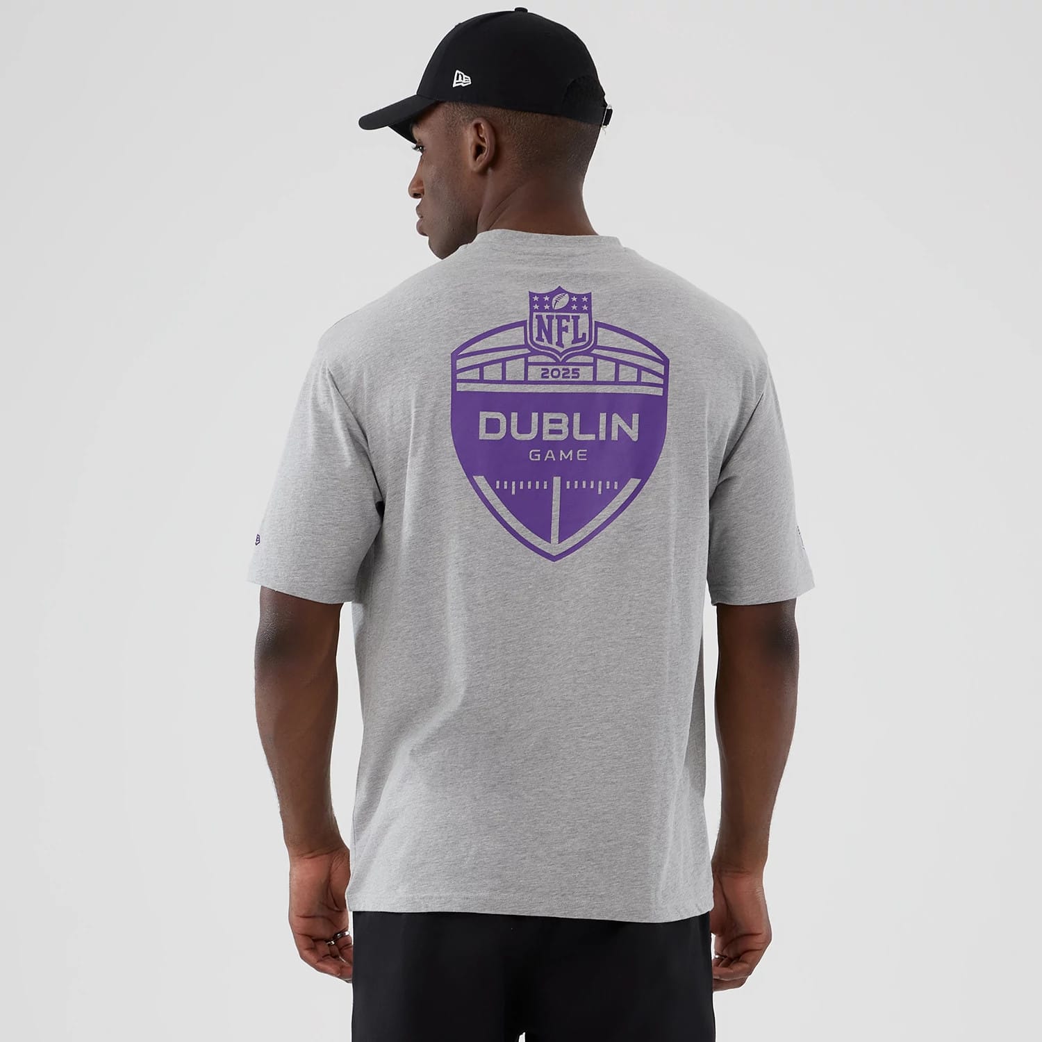 The Male model is wearing Minnesota Vikings NFL International Series Games 2025 Grey Oversized T-Shirt 2