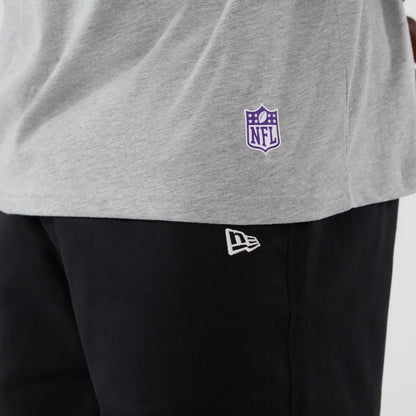 The Male model is wearing Minnesota Vikings NFL International Series Games 2025 Grey Oversized T-Shirt 7