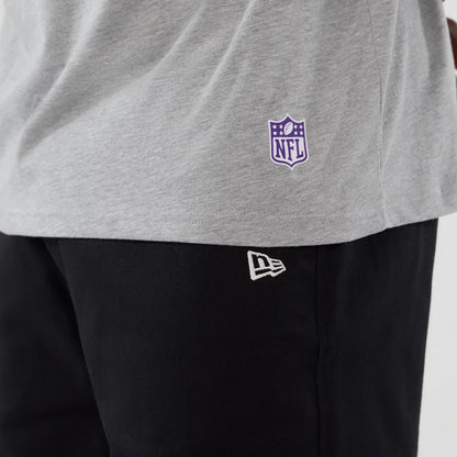 The Male model is wearing Minnesota Vikings NFL International Series Games 2025 Grey Oversized T-Shirt 7